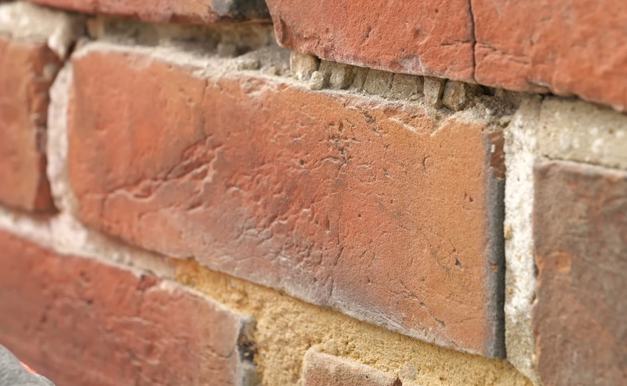 Tuckpointing and repointing services preventing water damage in Metairie, LA